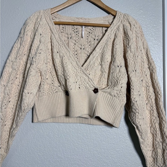Free People Bonfire Cream Chunky V-Neck Cardigan Sweater with Balloon Sleeves. - Picture 4 of 14